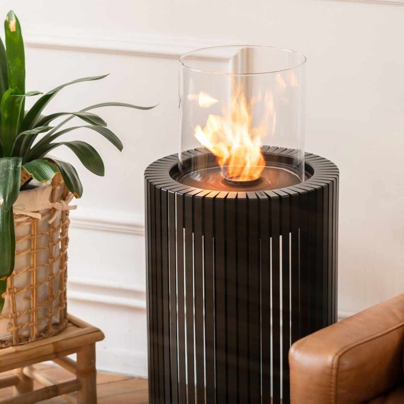 Gros plan sur la cheminée bioéthanol Planika Mandala