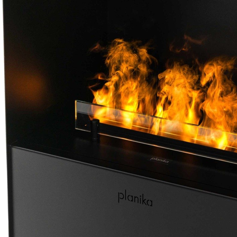 Gros plan sur les flammes à vapeur d'eau de Planika Steamy