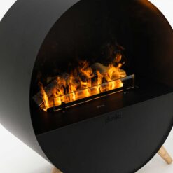 Zoom sur les bûches décoratives et les flammes de Planika Misty Optimyst