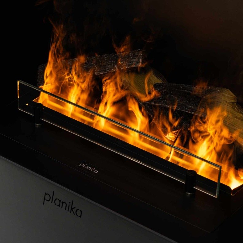 Gros plan sur les flammes à vapeur d'eau Planika Misty Optimyst