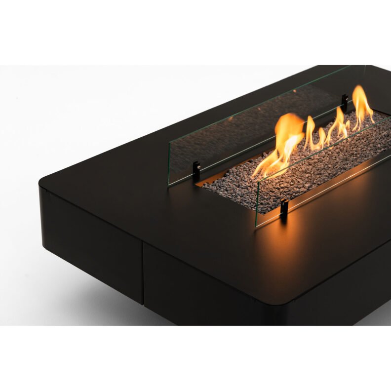 Vue sur les flammes de la cheminée au gaz Planika Rio Table
