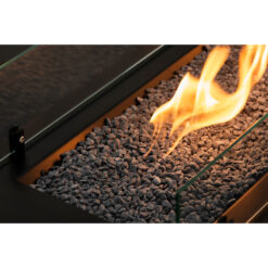 Gros plan sur les pierres noires décoratives