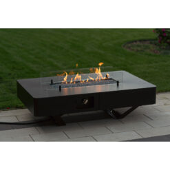 Planika Rio Table posée sur une terrasse