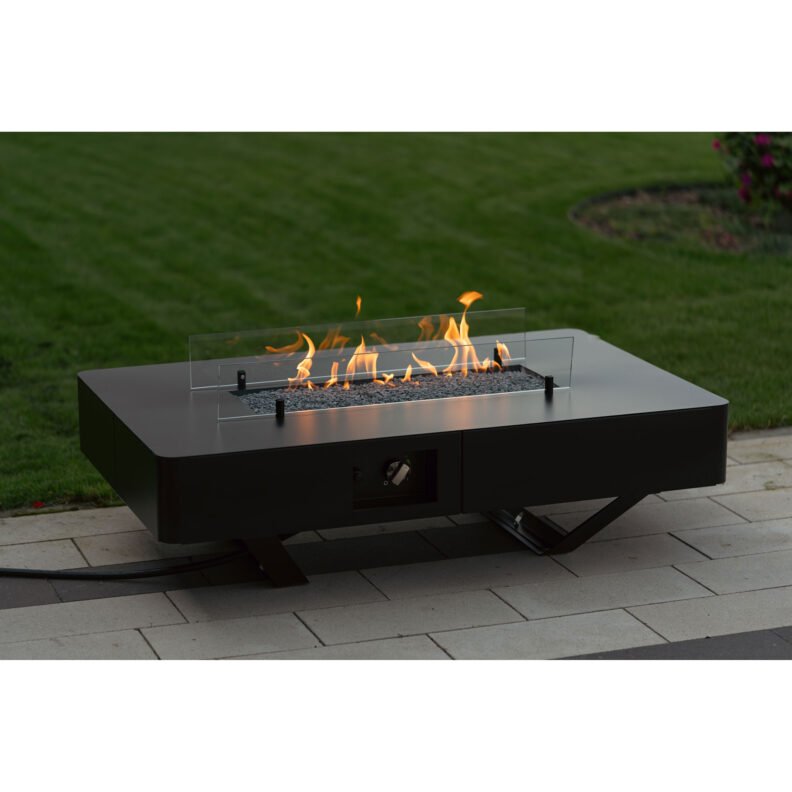 Planika Rio Table posée sur une terrasse