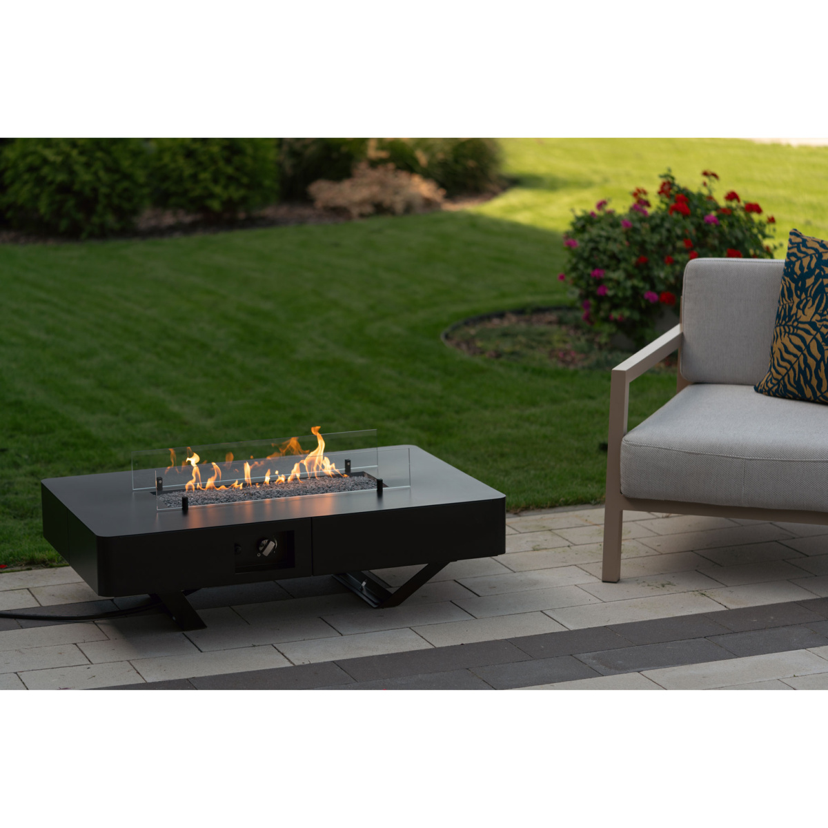 Cheminée au gaz Planika Rio Table installée en extérieur