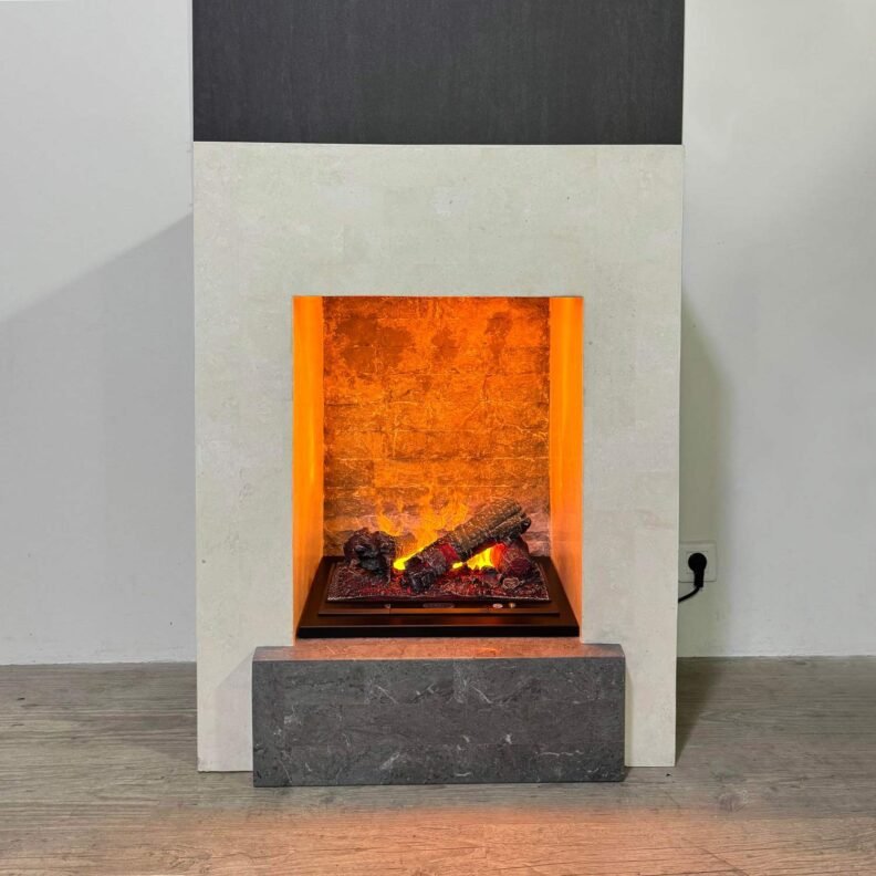 Xaralyn Milos en exposition à Nantes