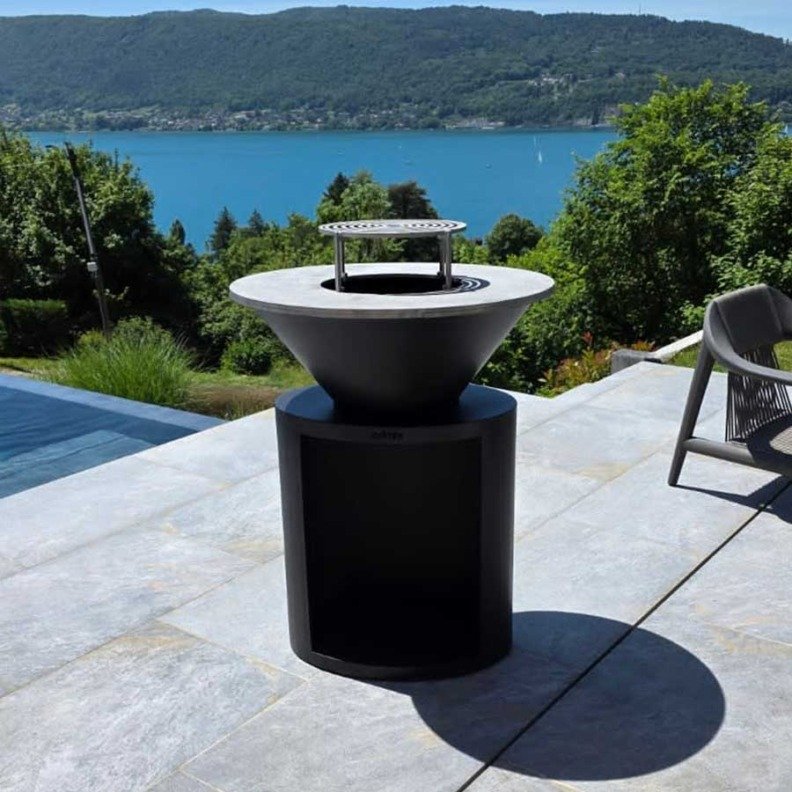 Brasero Firten Ellipse 80 sur une terrasse