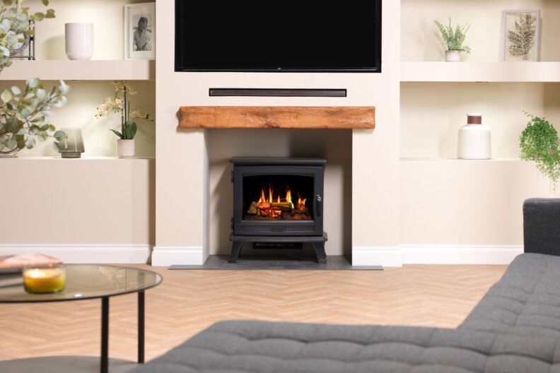 Situation d'ambiance dans un salon avec le poêle Dimplex Belgravia