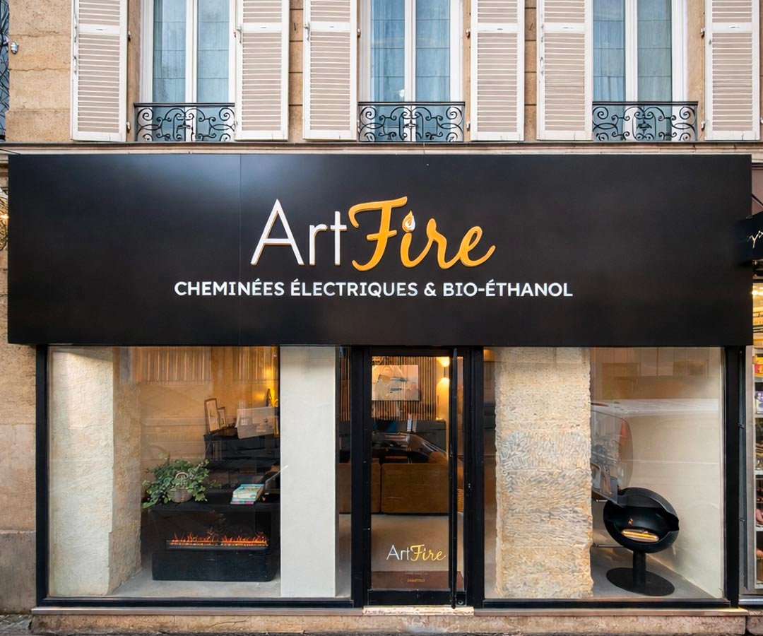 Devanture du magasin de cheminées Artfire à Paris