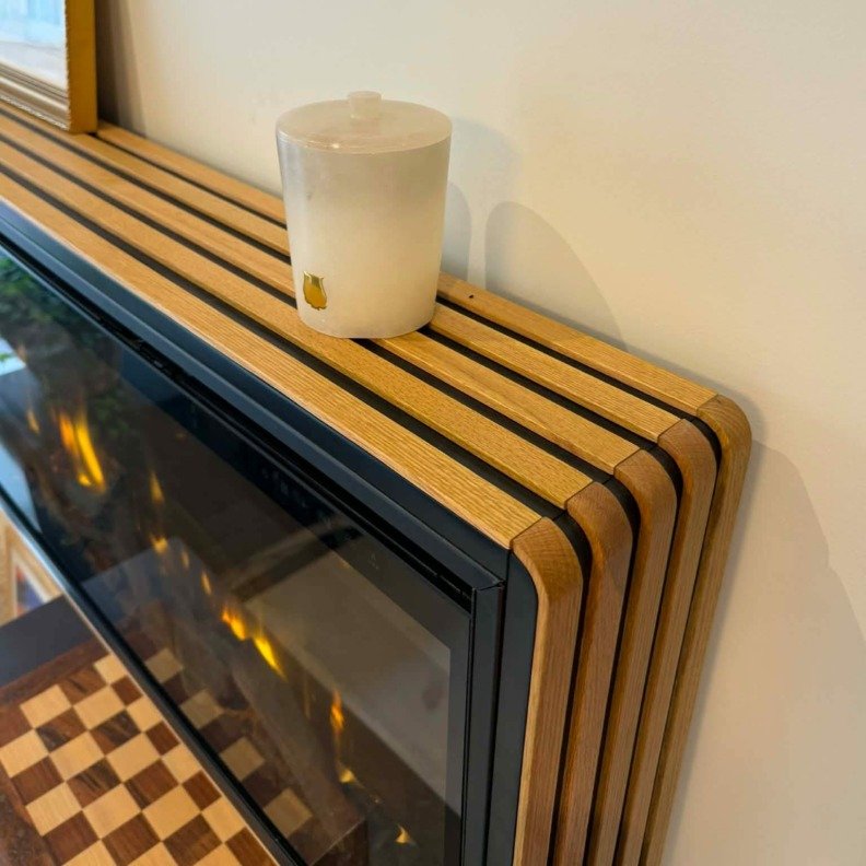 Zoom sur le cadre mural de la cheminée Ignite Evolve