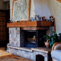 Chenets au bioéthanol installés dans une ancienne cheminée