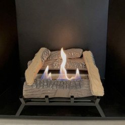 Chenets de cheminée au bioéthanol ScandiFlames M installé au magasin Artfire Paris