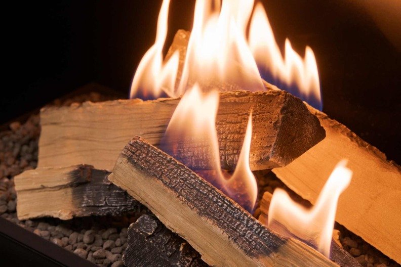 Vue rapprochée sur les flammes du brûleur Flogs