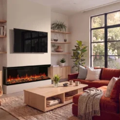 Cheminée électrique 3 faces FireFX Atmos installée sous une télé
